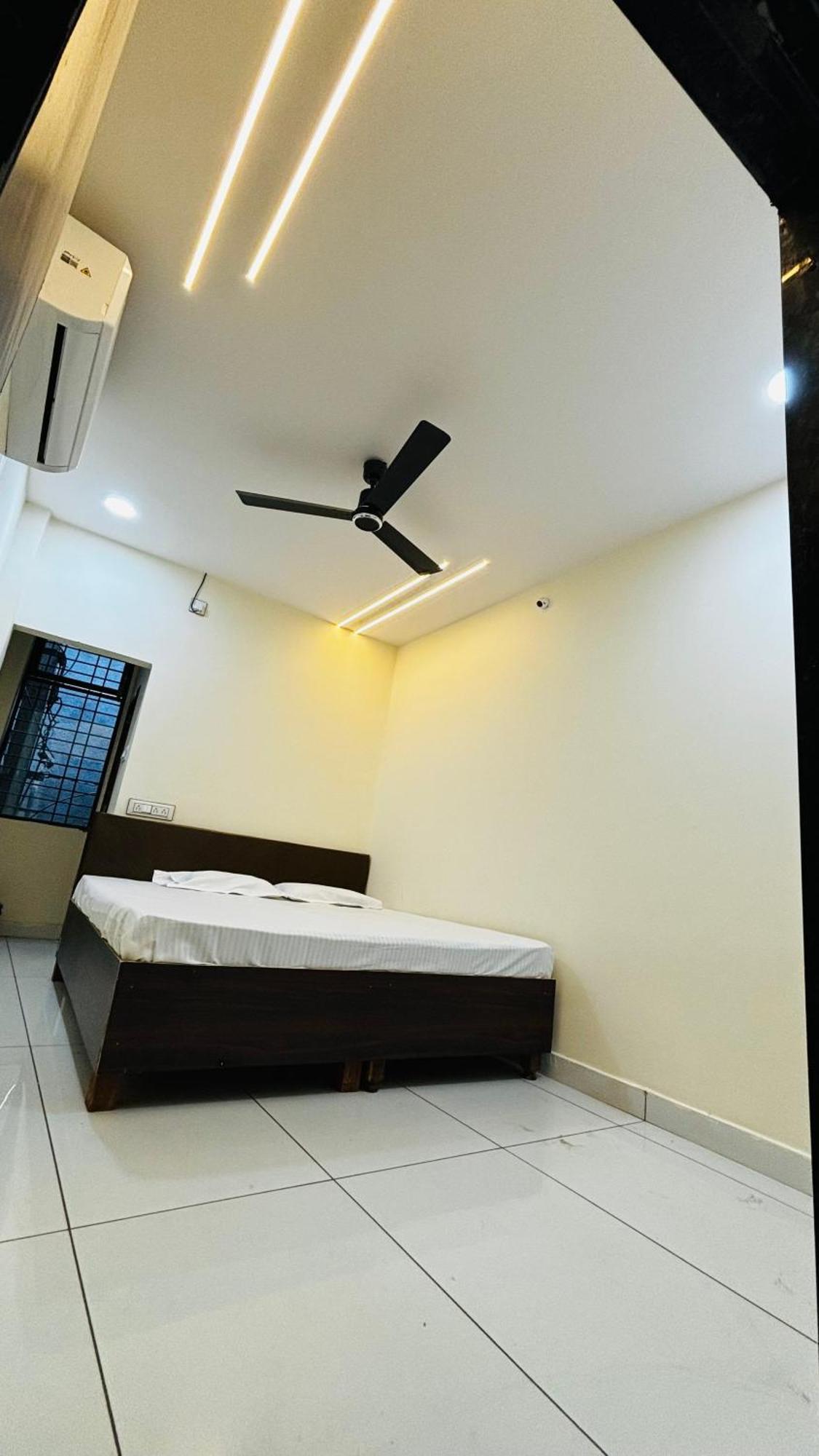 Hotel Shreenidhi Comfort Stay Ujjain Exterior foto