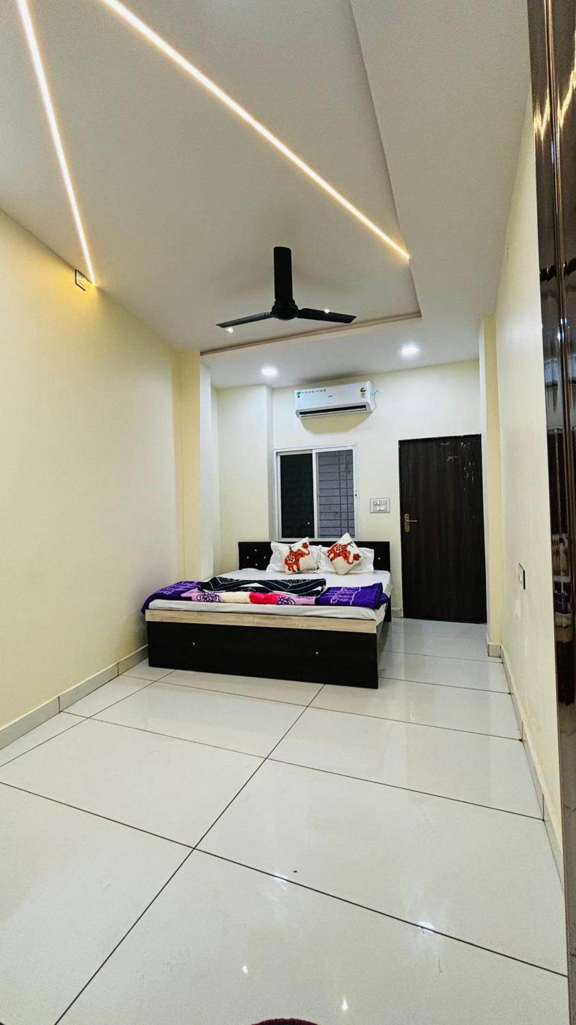 Hotel Shreenidhi Comfort Stay Ujjain Exterior foto